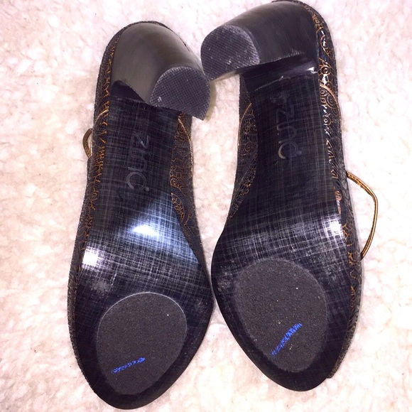 Zinc  Peep Toe Platform Heel Pumps - Picture 9 of 9